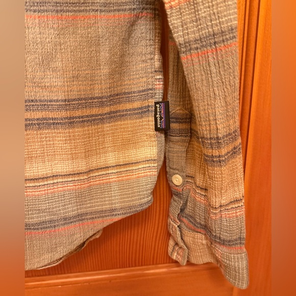 Patagonia Men’s 100% Organic Cotton Button Down Shirt - Picture 2 of 4